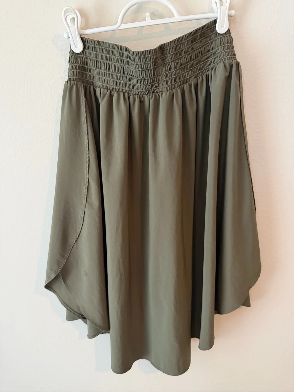 lululemon athletica The Everyday Skirt Olive Green Smocked-Waist Midi Skirt - Picture 3 of 5